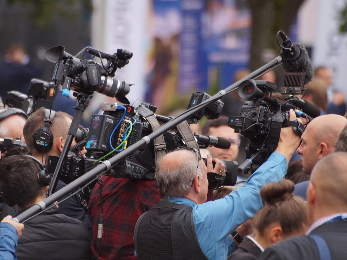 signuversum-camera-2792230_1920